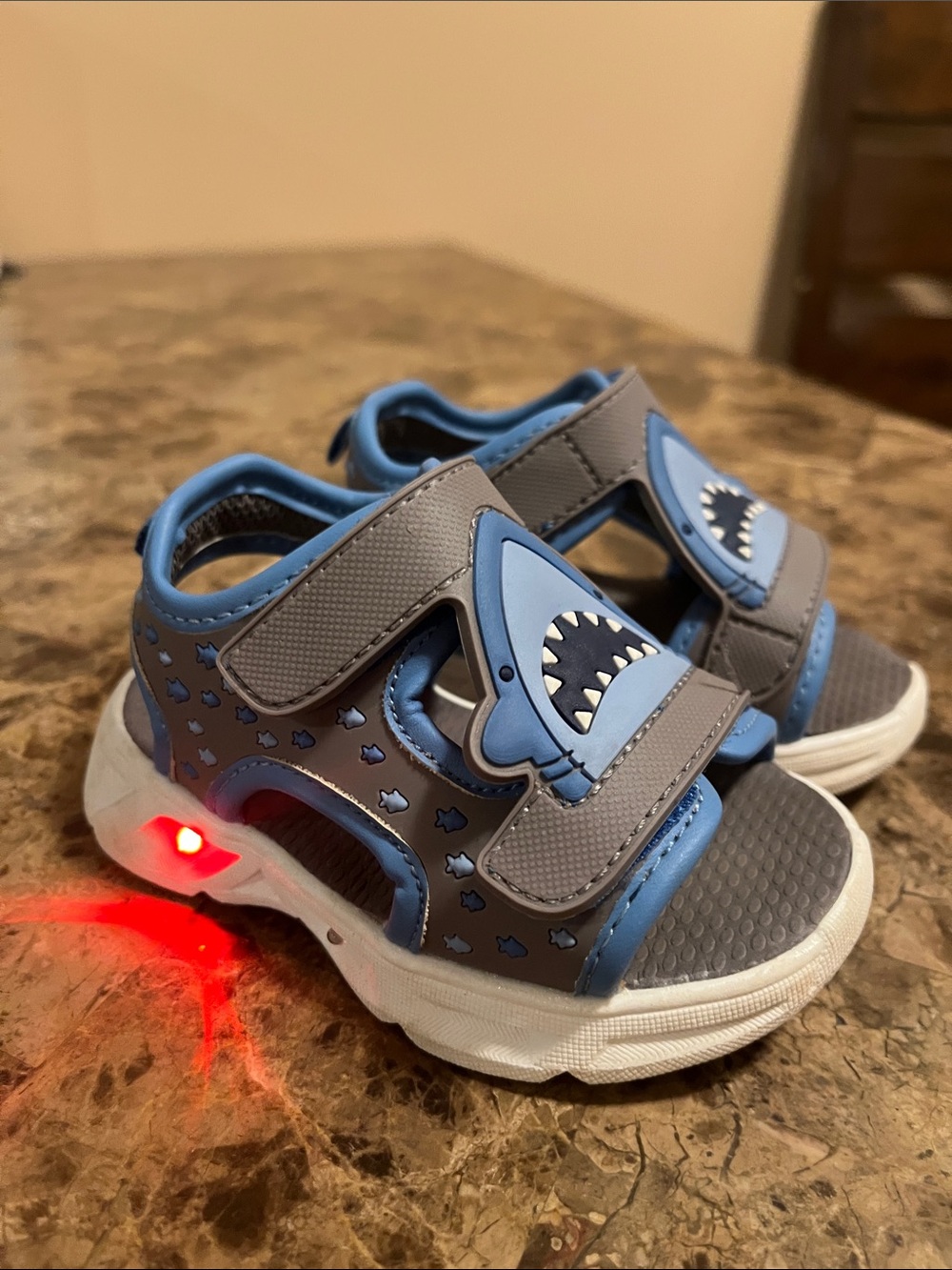 Carter's Gray & Blue Light Up Shark Toddler Sandals - US 6M/EUR 20/CM 12.1